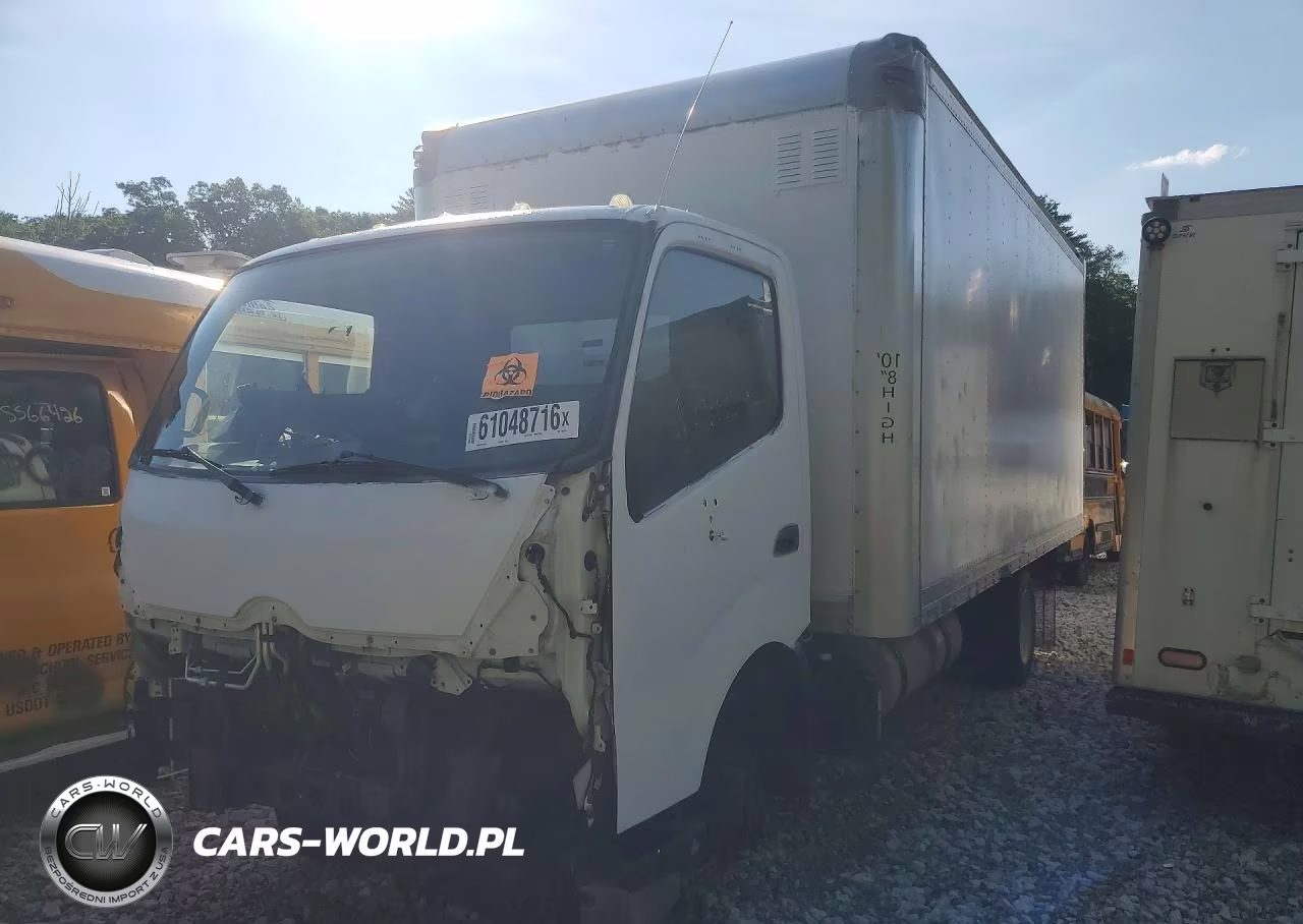 2017 Hino 195 Box Truck