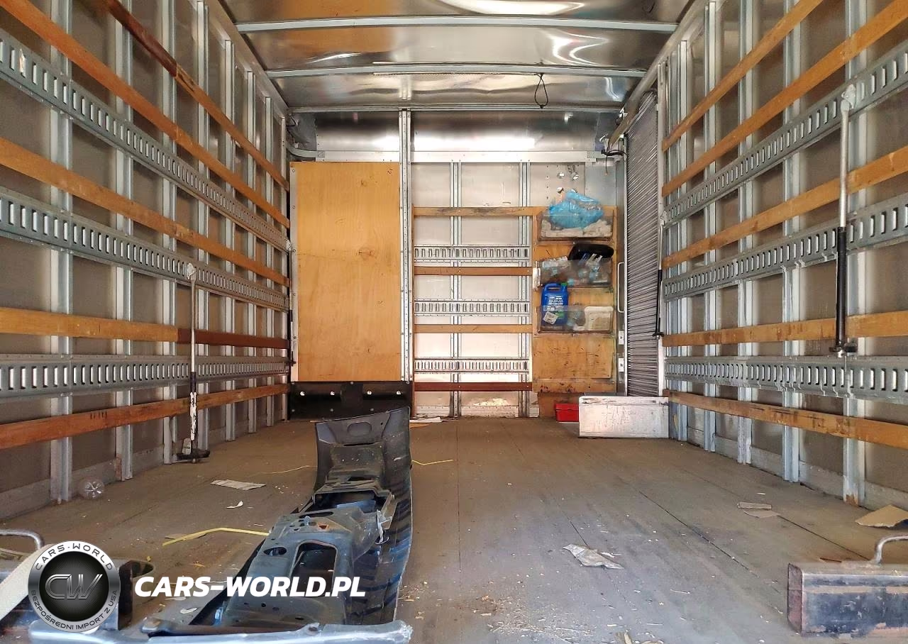 2017 Hino 195 Box Truck VIN:JHHSDM2H5HK005814 - 10