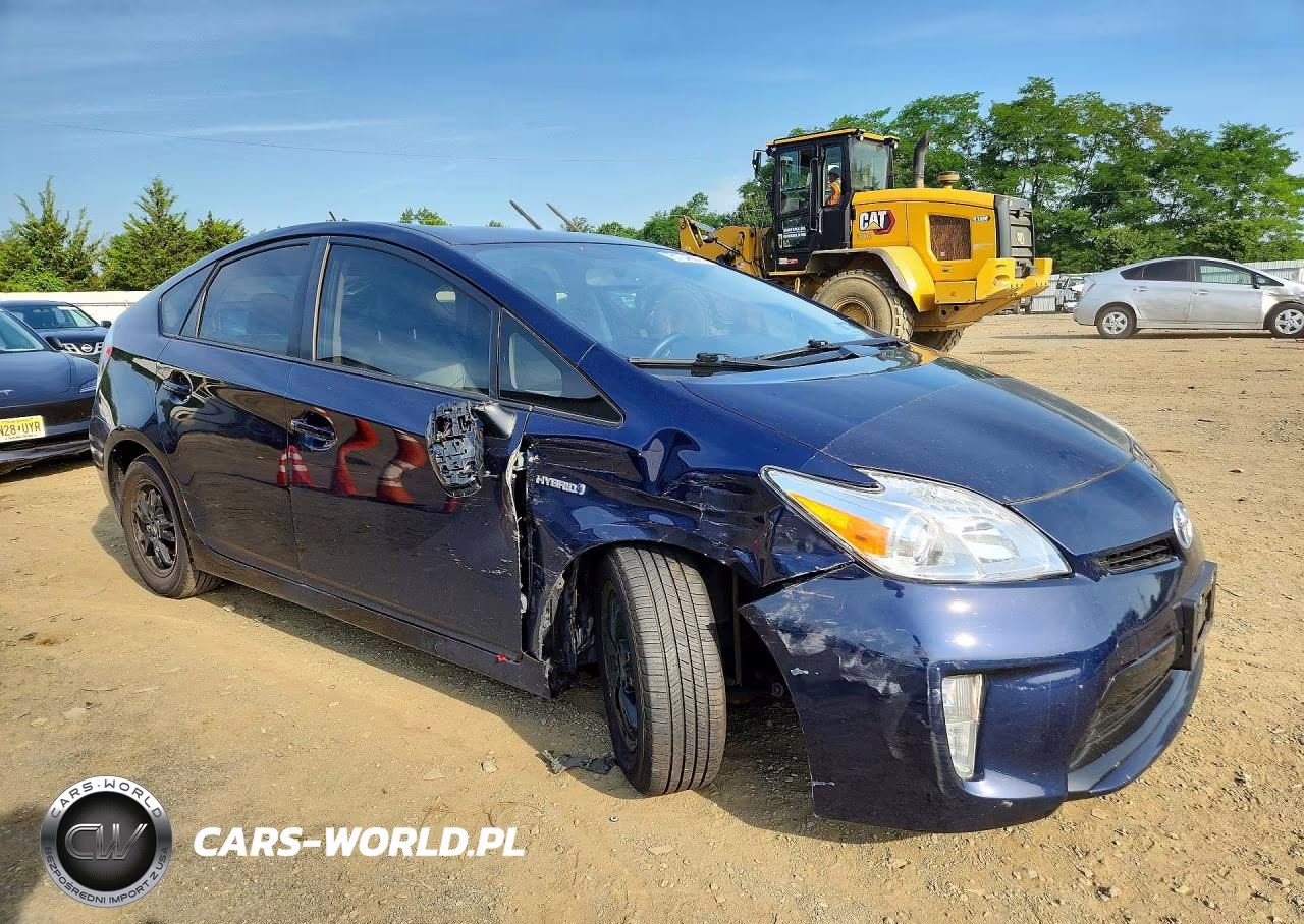 2013 Toyota Prius Four VIN:JTDKN3DU2D1723955 - 4