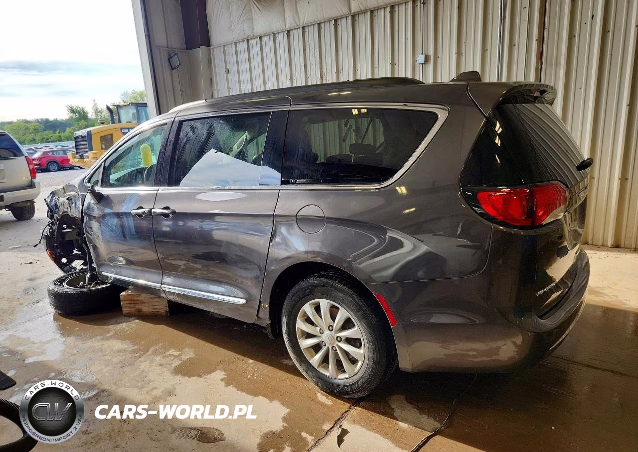2017 Chrysler Pacifica Touring L VIN:2C4RC1BG9HR705279 - 2