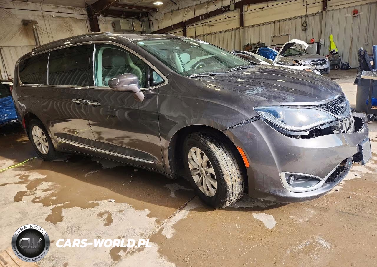 2017 Chrysler Pacifica Touring L VIN:2C4RC1BG9HR705279 - 4