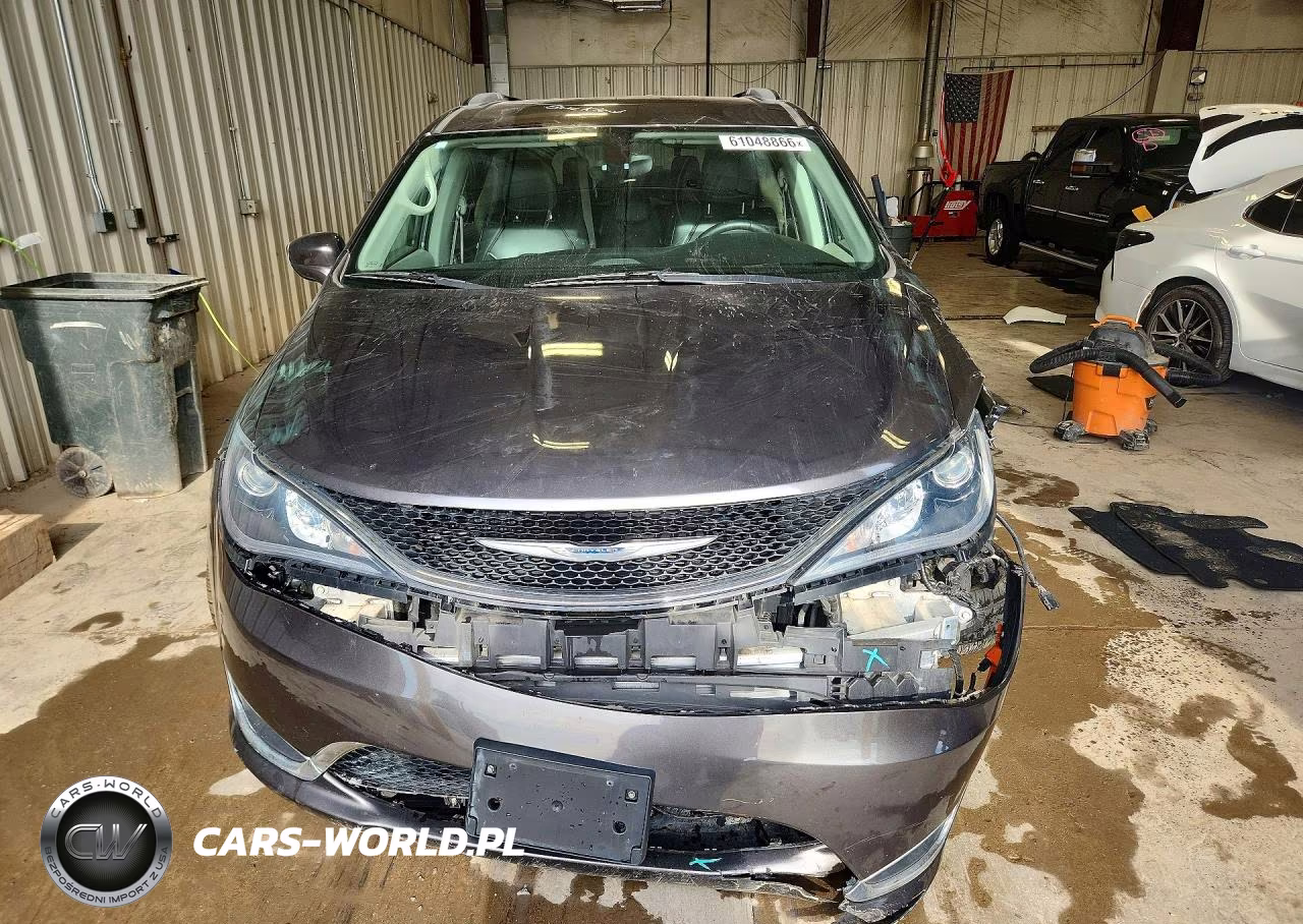 2017 Chrysler Pacifica Touring L VIN:2C4RC1BG9HR705279 - 5