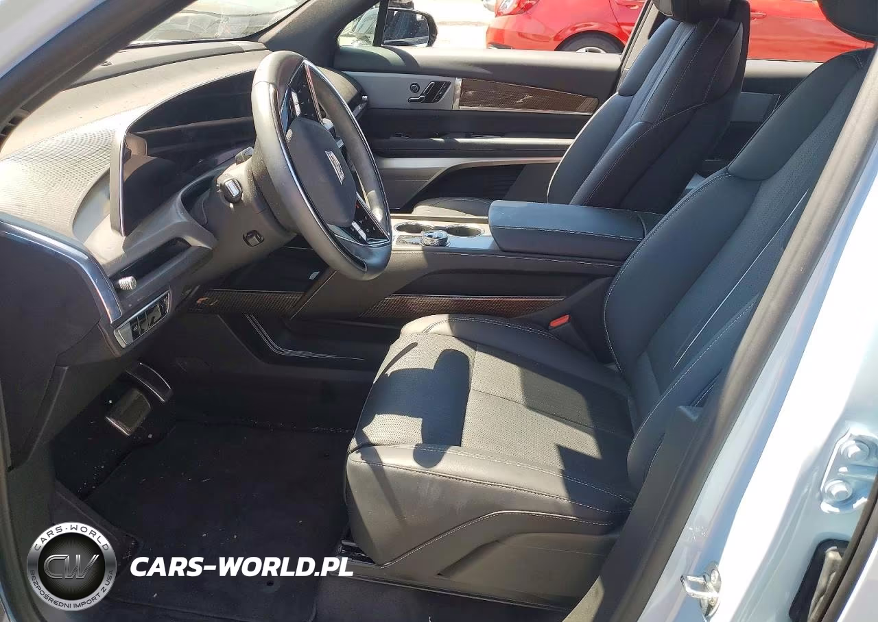 2026 Cadillac Vistiq Sport VIN:1GYC3NML2TZ712736 - 7