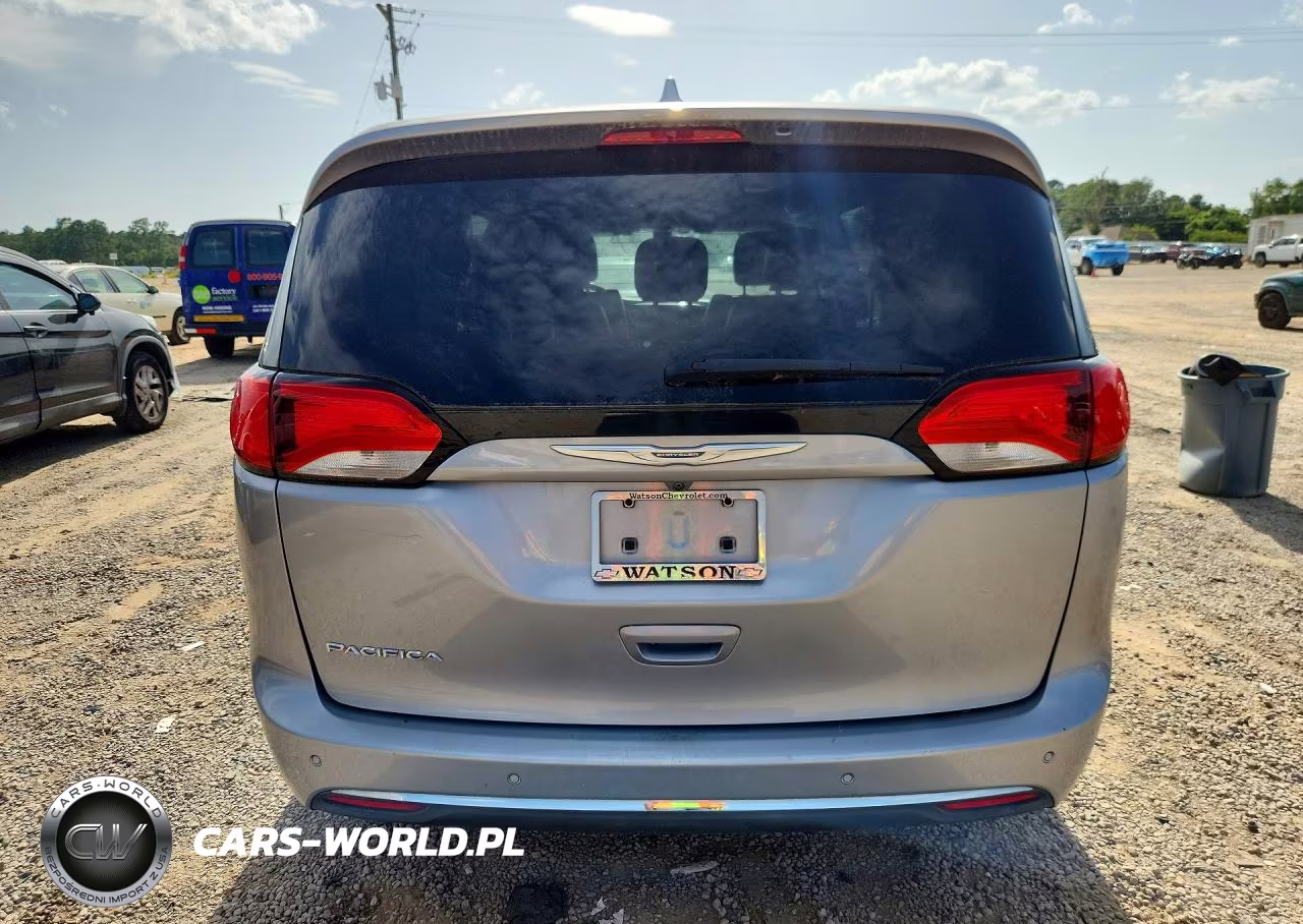 2017 Chrysler Pacifica Touring L Plus VIN:2C4RC1EG4HR506426 - 6