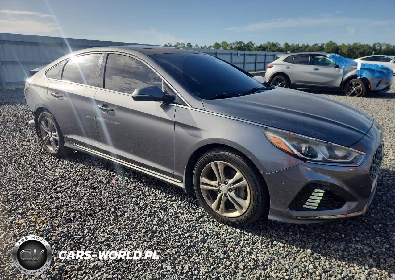 2018 Hyundai Sonata Sport+ VIN:5NPE34AF0JH707756 - 4