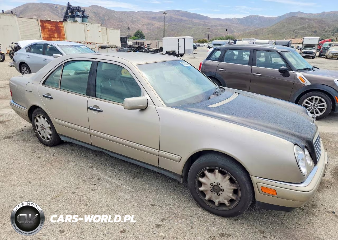 1999 Mercedes-Benz E 320 VIN:WDBJF65H3XA900947 - 4