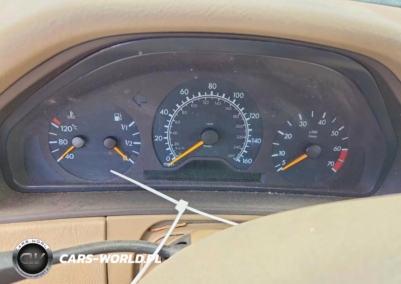 1999 Mercedes-Benz E 320 VIN:WDBJF65H3XA900947 - 9