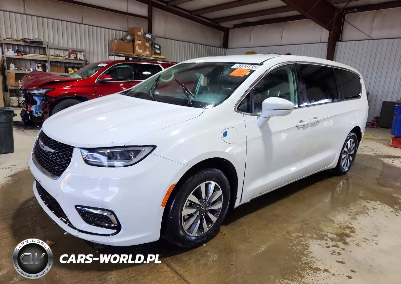 2022 Chrysler Pacifica Hybrid Touring L VIN:2C4RC1L71NR164237 - 1
