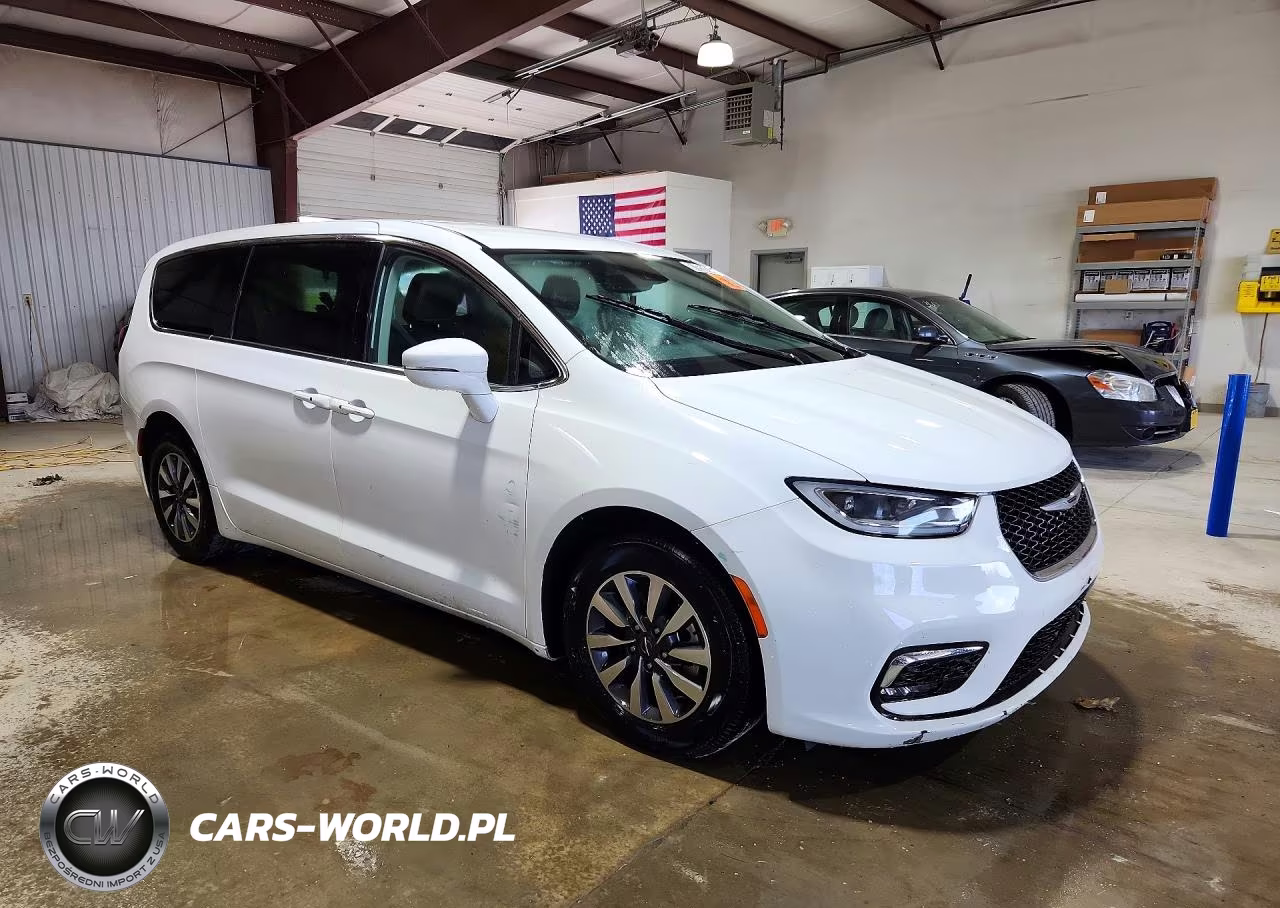 2022 Chrysler Pacifica Hybrid Touring L VIN:2C4RC1L71NR164237 - 4