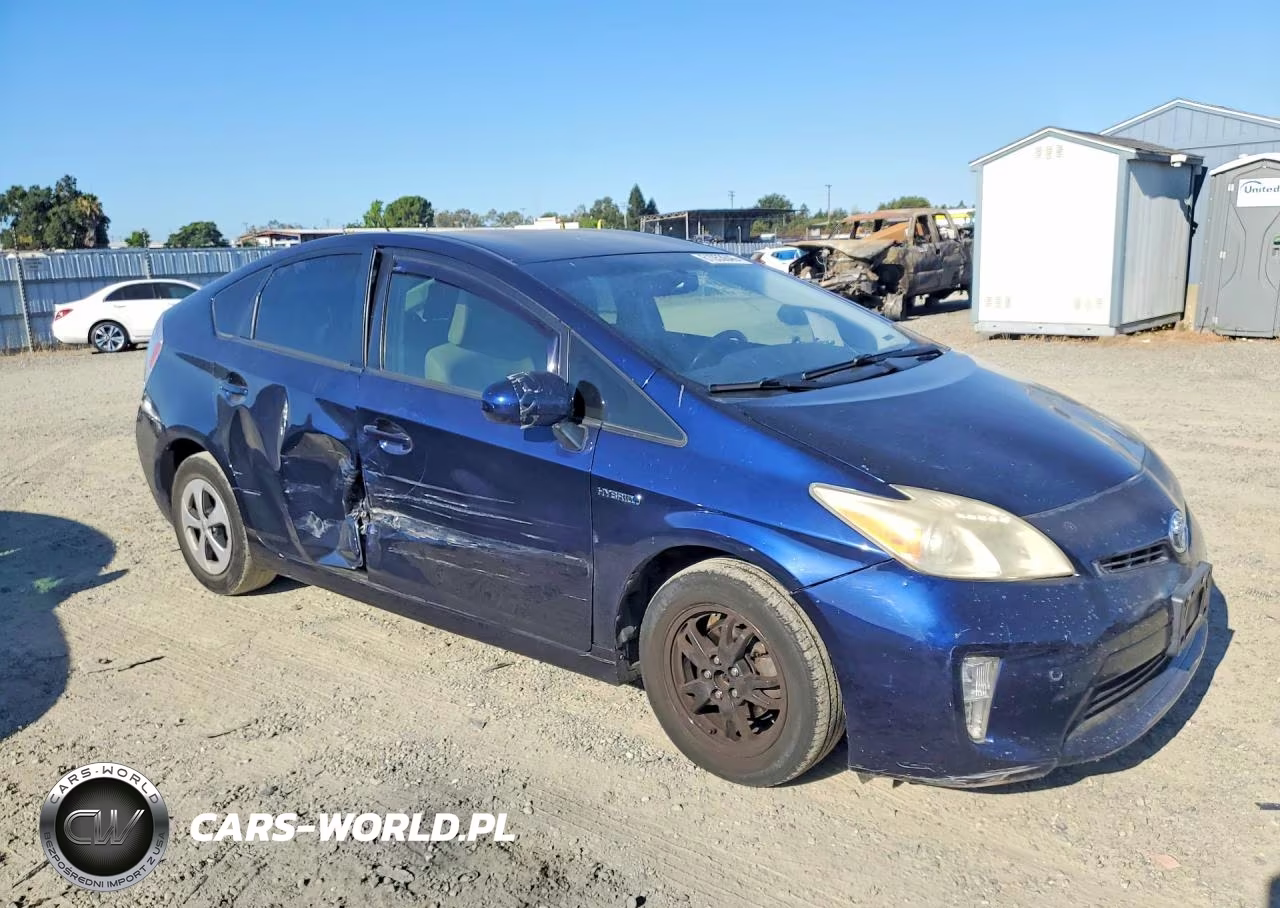 2013 Toyota Prius Two VIN:JTDKN3DU1D0344984 - 4
