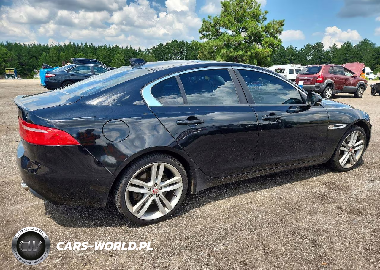 2017 Jaguar Xe Premium VIN:SAJAJ4BV2HCP15620 - 3