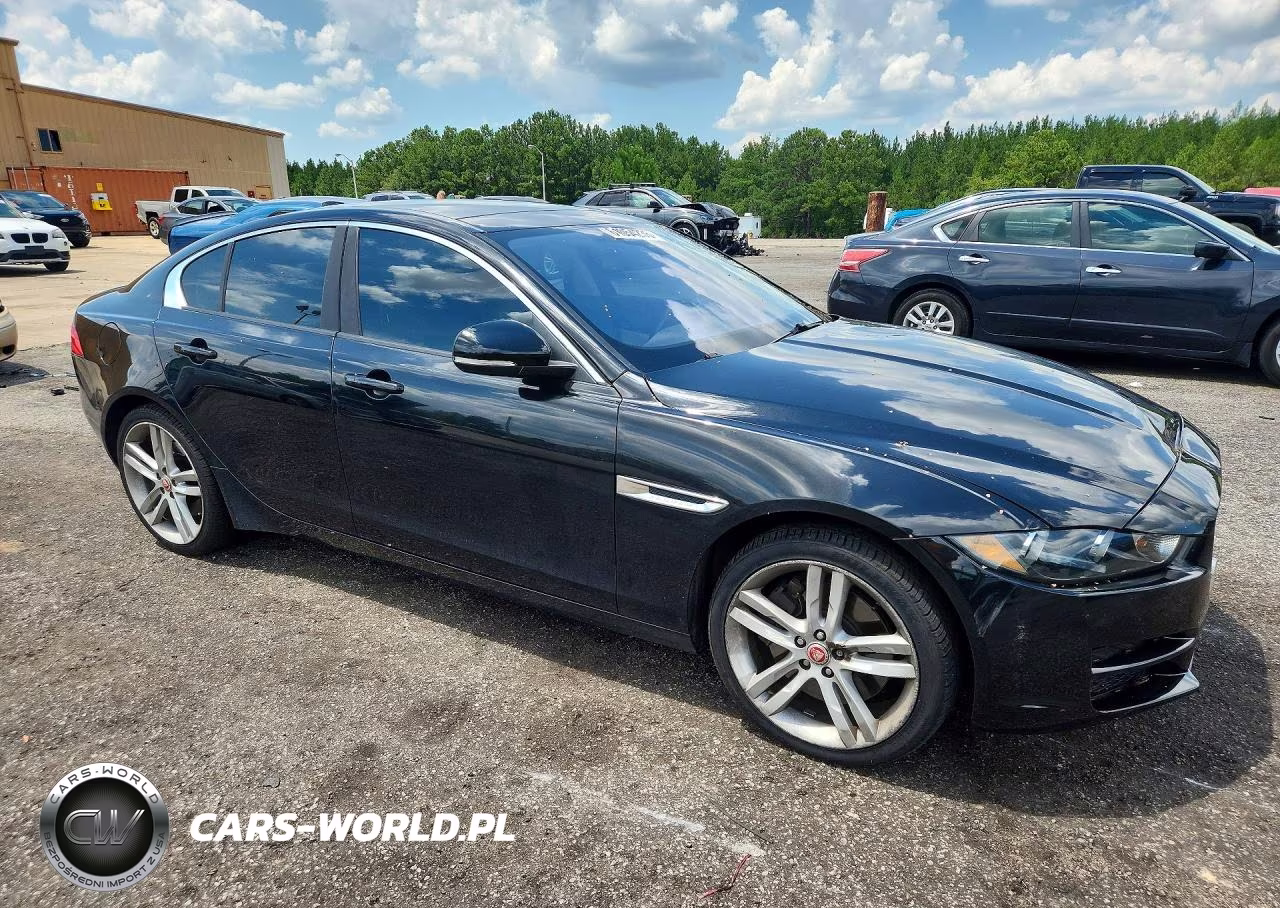 2017 Jaguar Xe Premium VIN:SAJAJ4BV2HCP15620 - 4