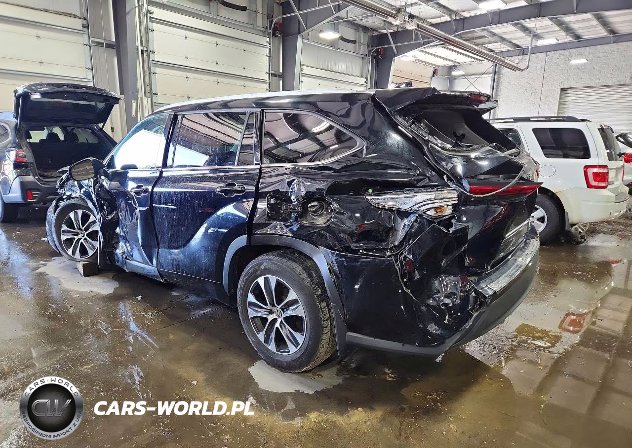 2022 Toyota Highlander Xle VIN:5TDHZRBH5NS584030 - 2