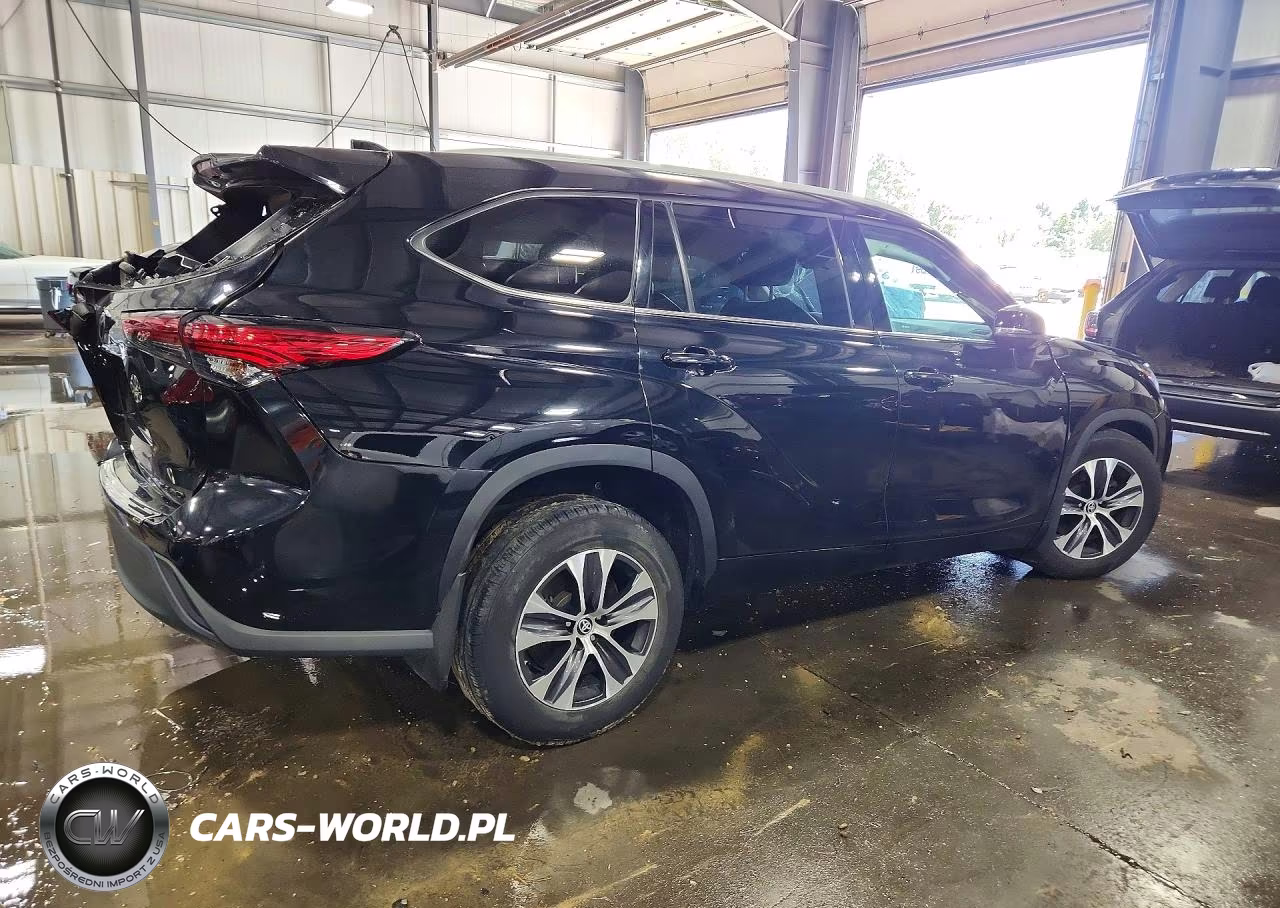2022 Toyota Highlander Xle VIN:5TDHZRBH5NS584030 - 3