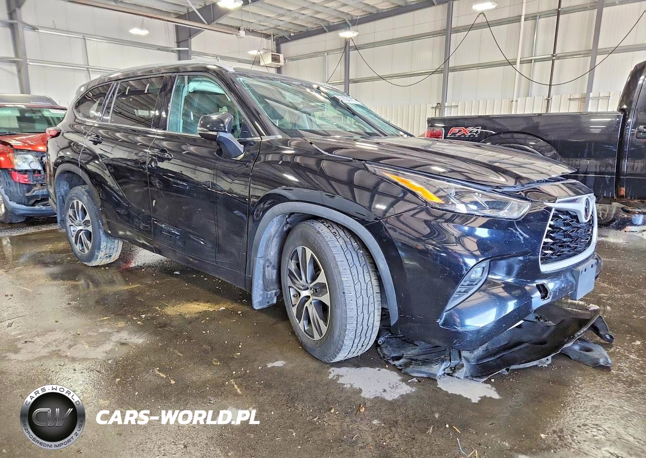 2022 Toyota Highlander Xle VIN:5TDHZRBH5NS584030 - 4
