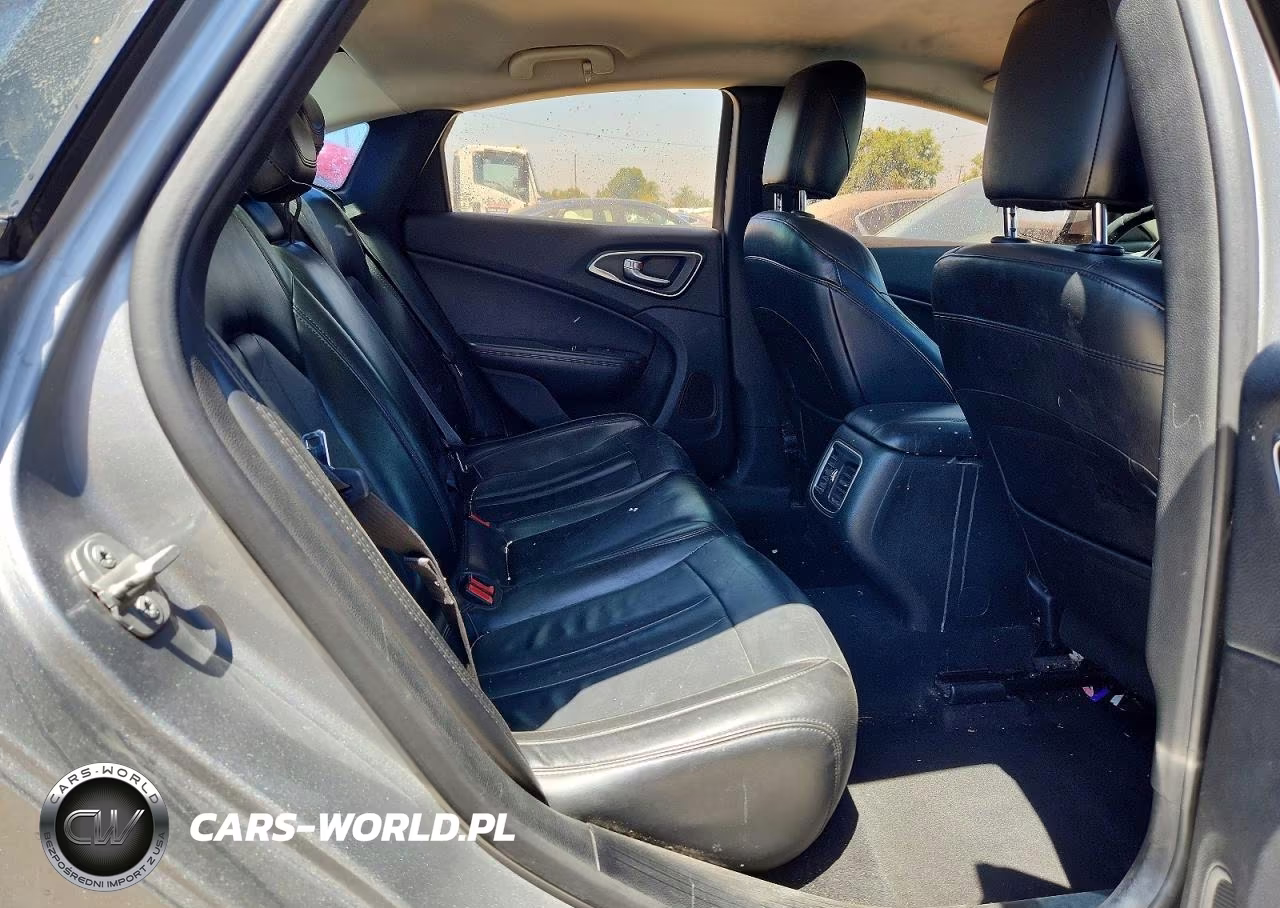 2015 Chrysler 200 C VIN:1C3CCCCB5FN520584 - 10