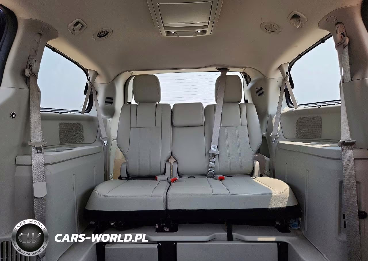 2015 Chrysler Town & Country Touring L VIN:2C4RC1CG1FR577695 - 10