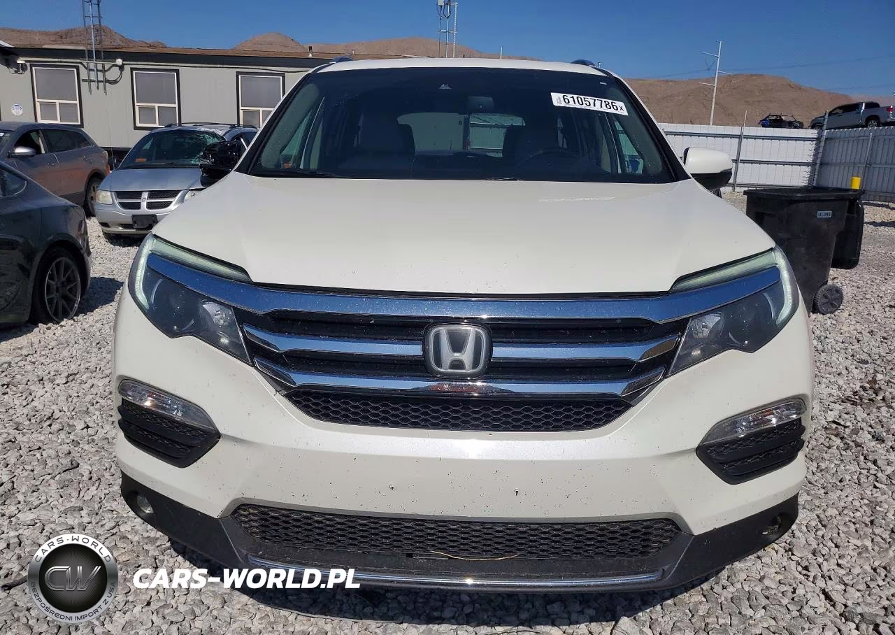 2017 Honda Pilot Touring VIN:5FNYF6H92HB043260 - 5