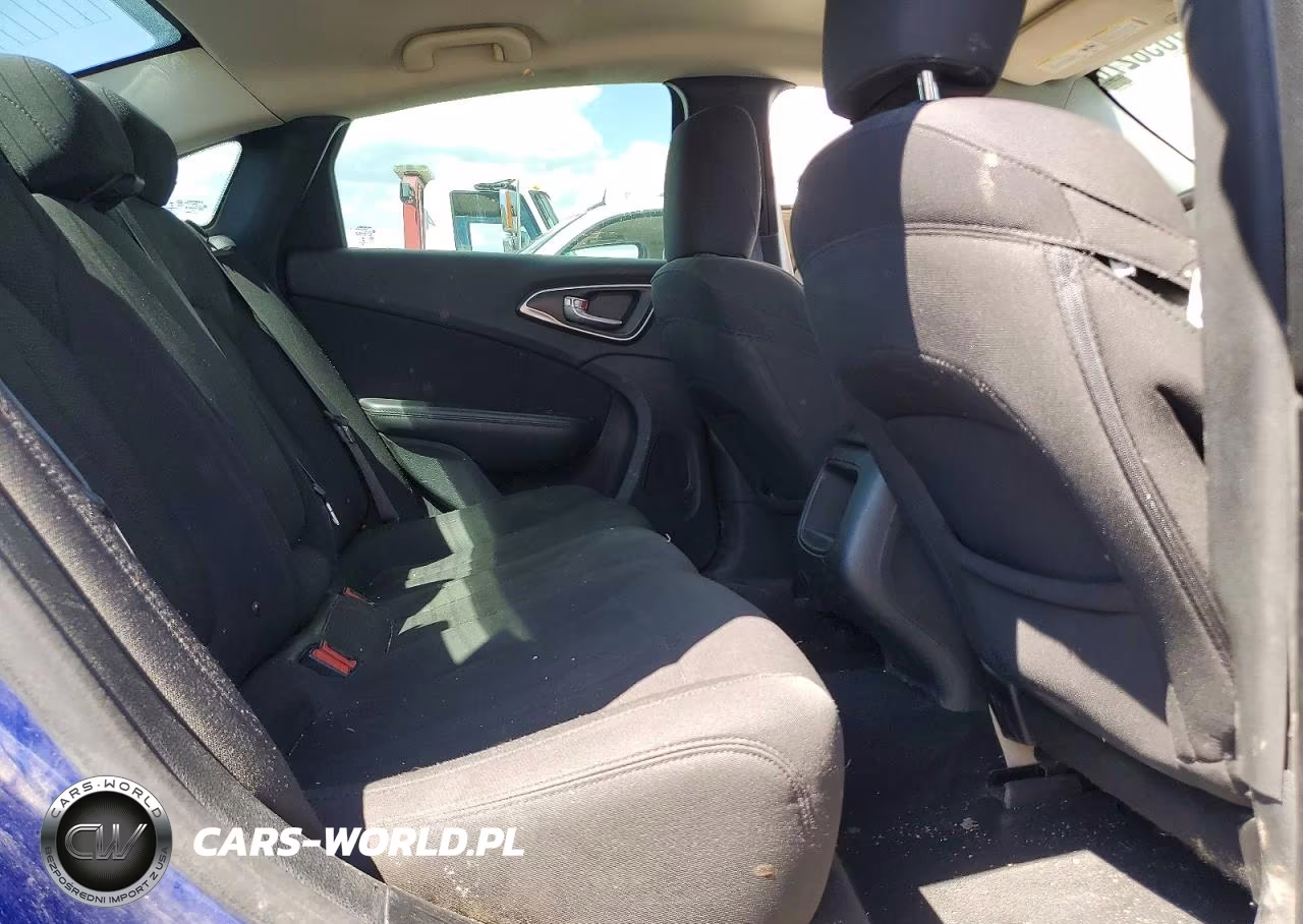 2015 Chrysler 200 Limited VIN:1C3CCCAB0FN624807 - 10