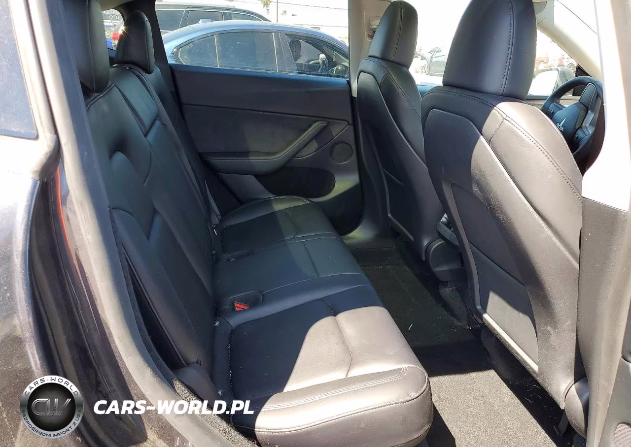 2024 Tesla Model Y VIN:7SAYGDED1RF097907 - 10