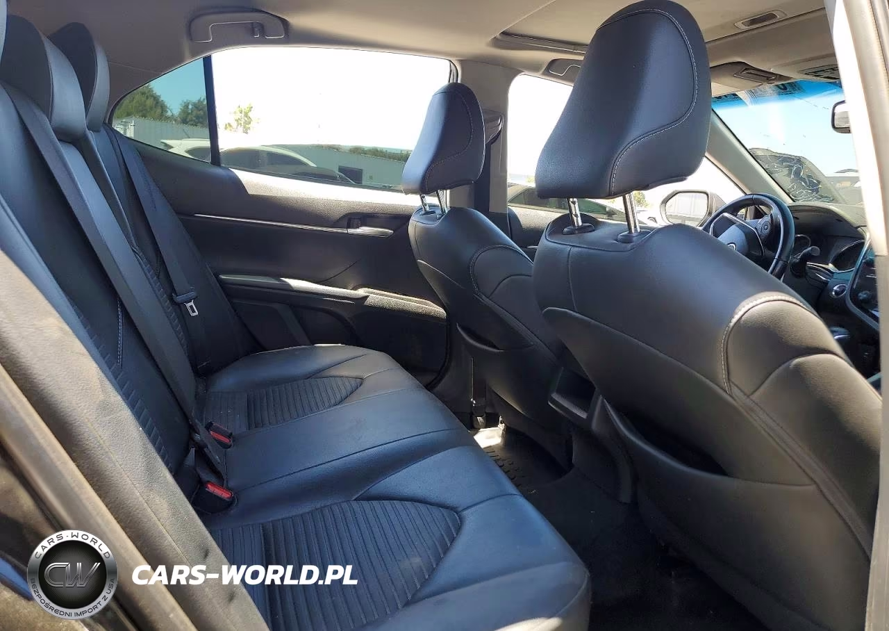 2018 Toyota Camry Se VIN:4T1B11HK6JU059870 - 10