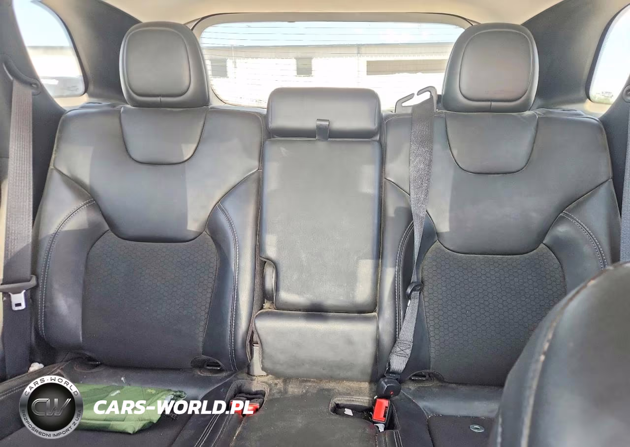 2020 Jeep Cherokee Latitude Plus VIN:1C4PJLLB3LD610241 - 10