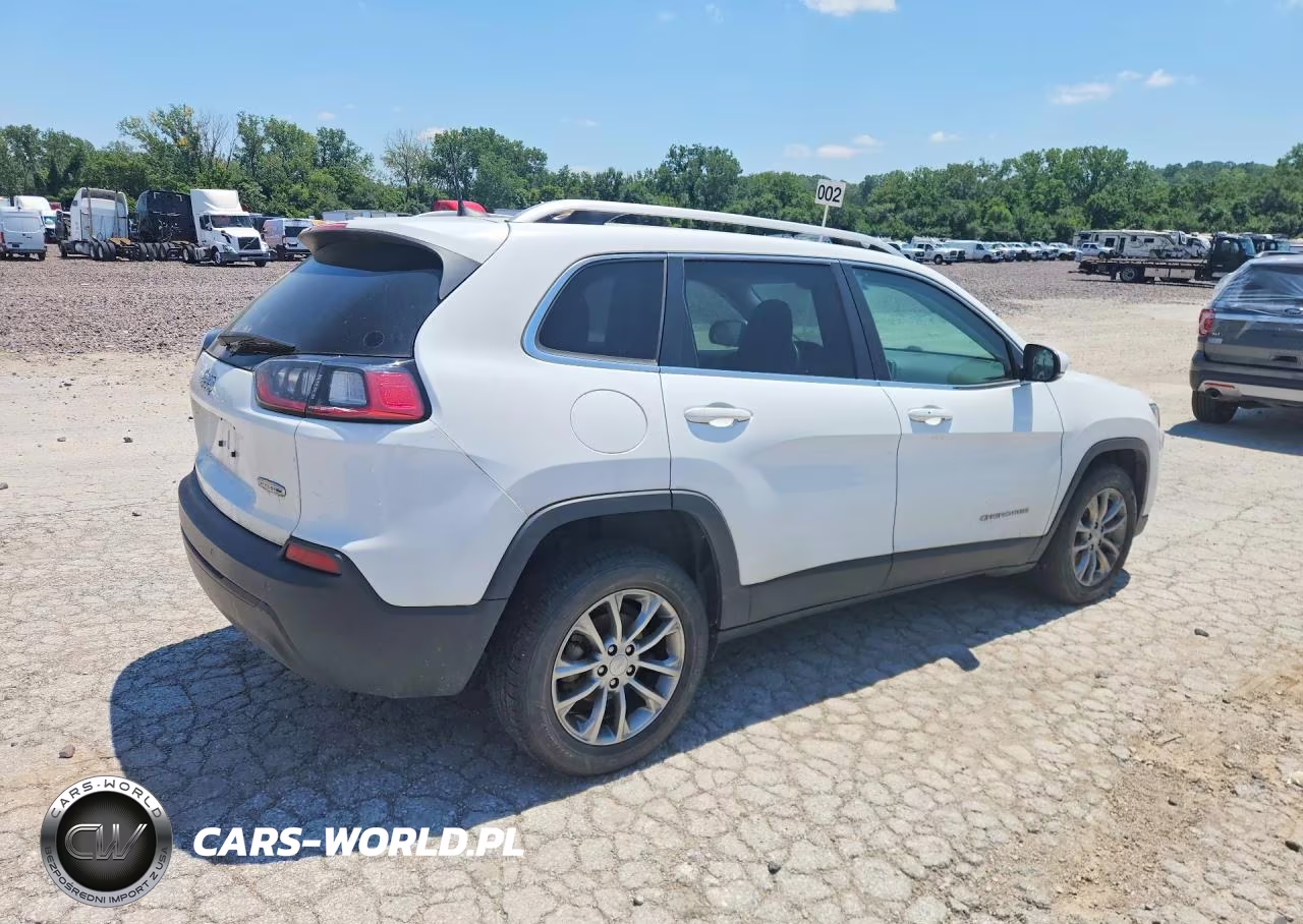 2020 Jeep Cherokee Latitude Plus VIN:1C4PJLLB3LD610241 - 3