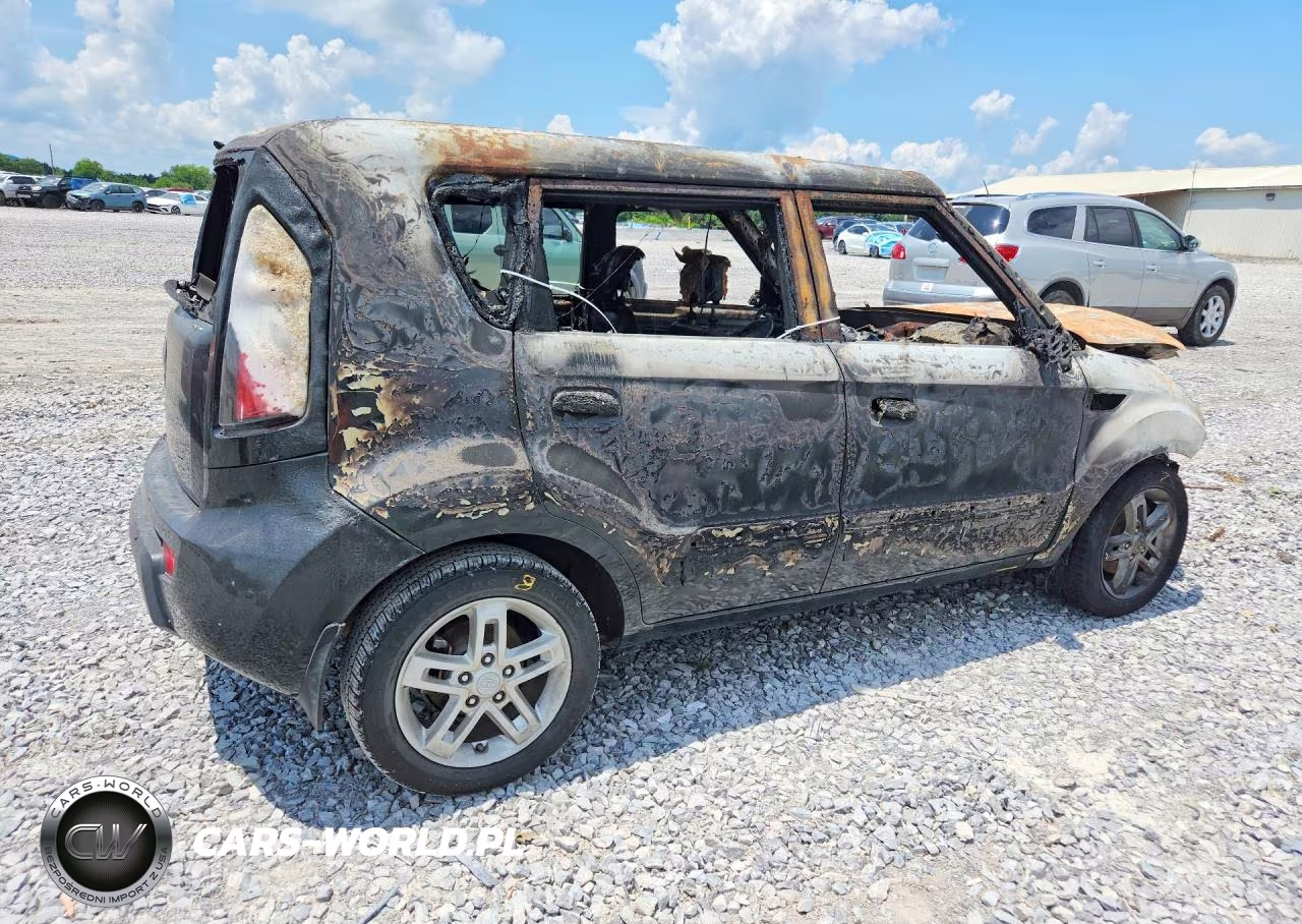 2010 Kia Soul + VIN:KNDJT2A20A7181083 - 3