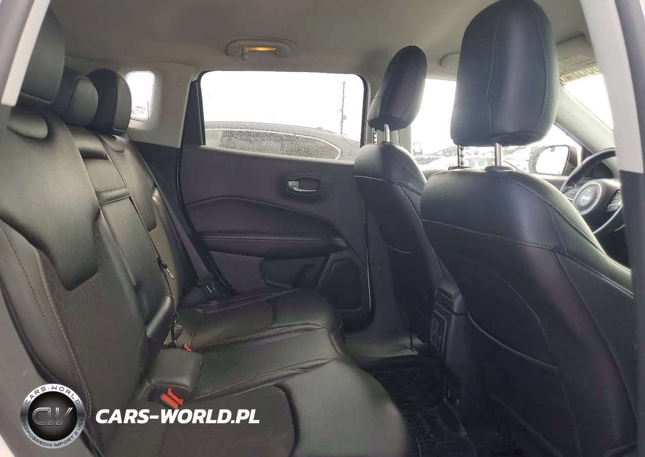 2018 Jeep Compass Latitude VIN:3C4NJDBB6JT320842 - 10