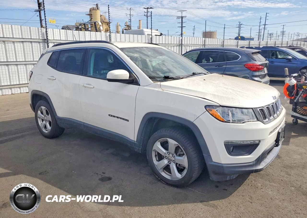 2018 Jeep Compass Latitude VIN:3C4NJDBB6JT320842 - 4