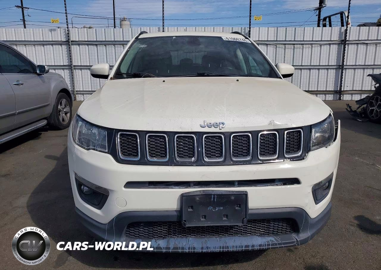 2018 Jeep Compass Latitude VIN:3C4NJDBB6JT320842 - 5