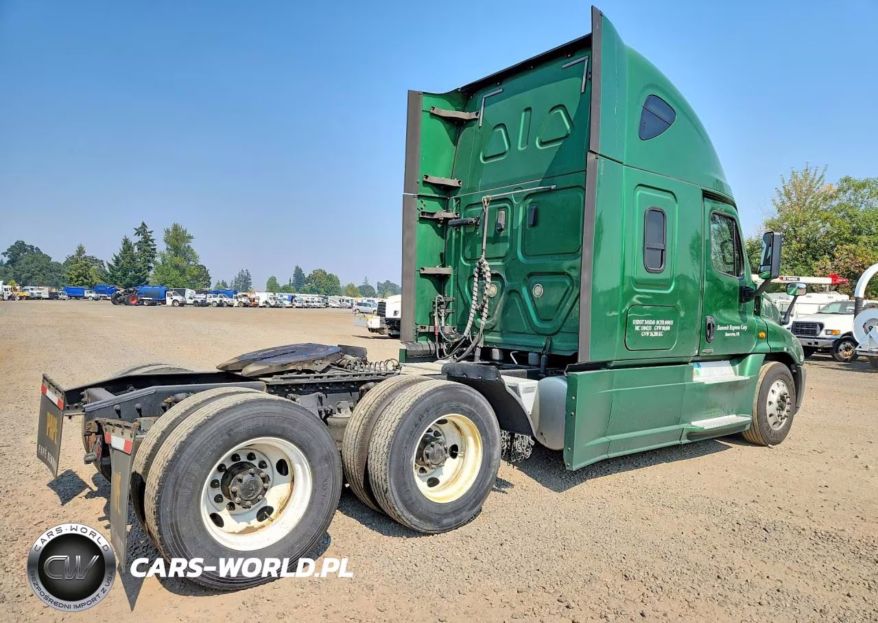 2018 Freightliner Cascadia 125 Semi Truck VIN:3AKJGLDR8JSHP3857 - 3