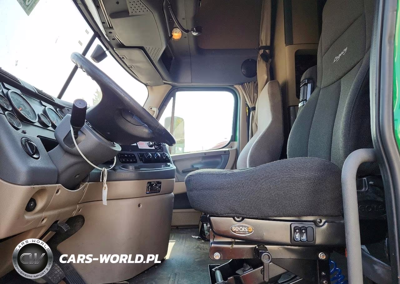 2018 Freightliner Cascadia 125 Semi Truck VIN:3AKJGLDR8JSHP3857 - 7