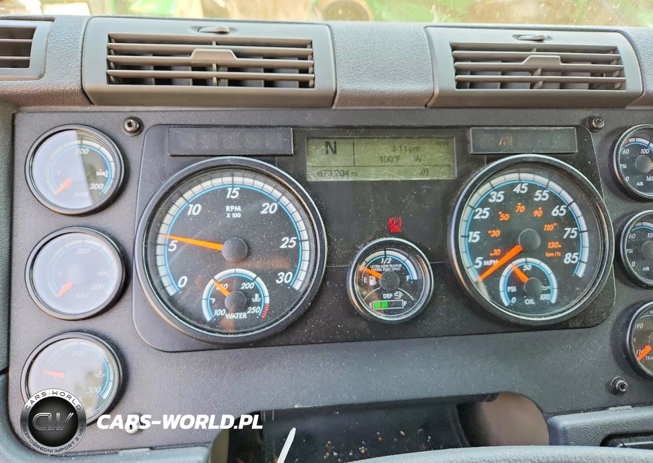 2018 Freightliner Cascadia 125 Semi Truck VIN:3AKJGLDR8JSHP3857 - 9
