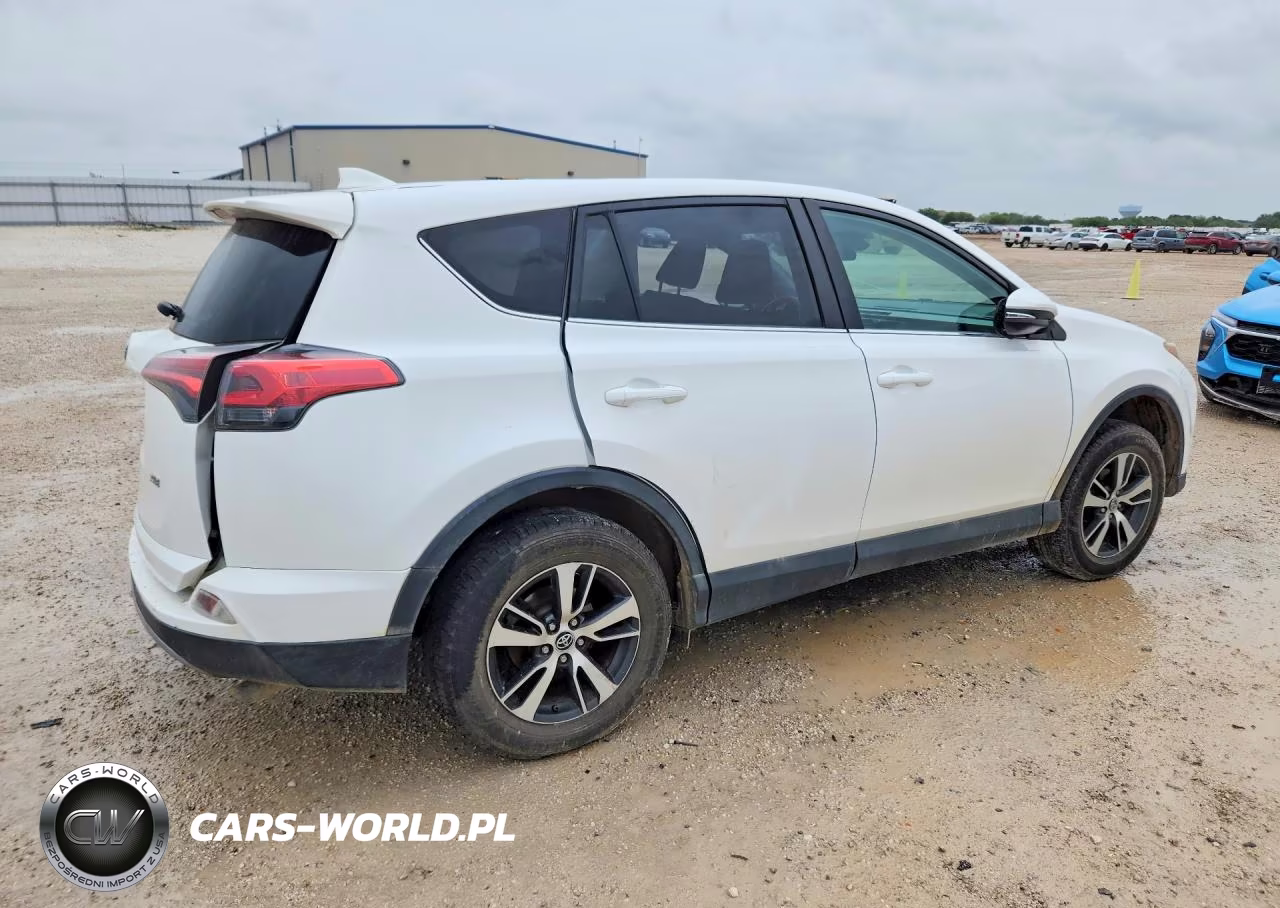2018 Toyota Rav4 Xle VIN:2T3WFREV4JW467761 - 3