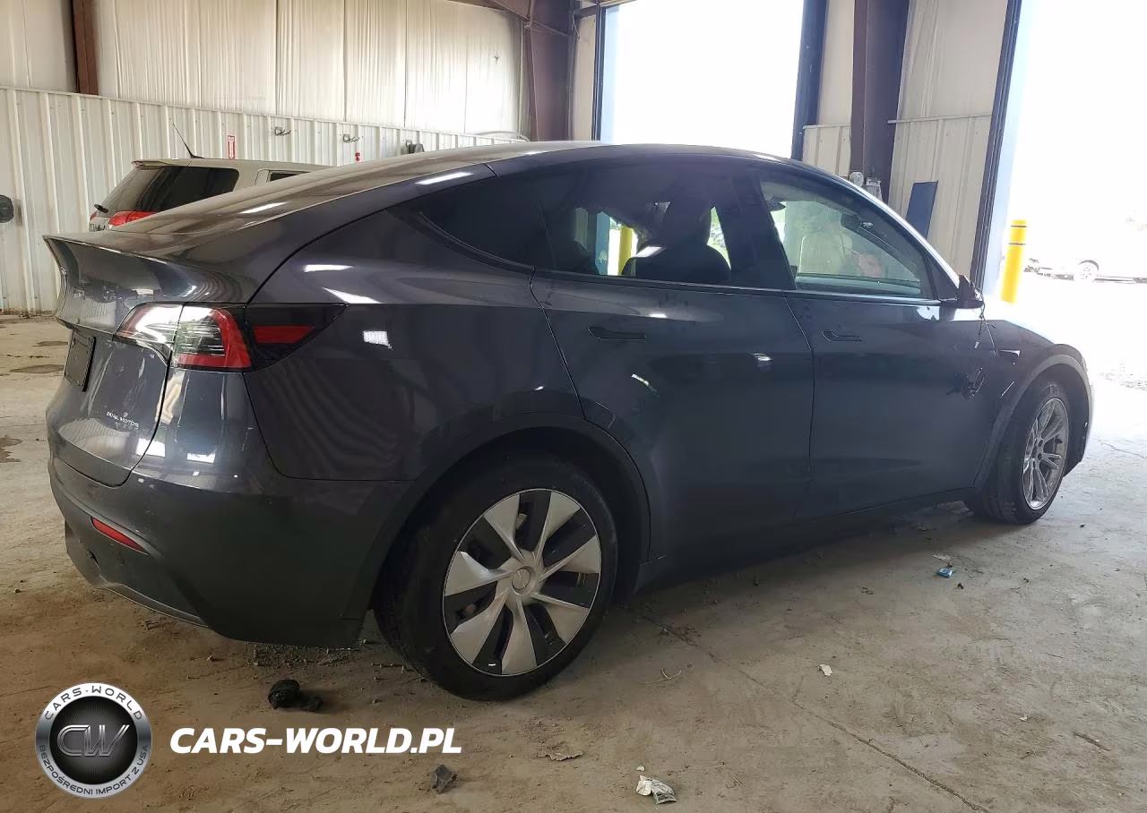 2023 Tesla Model Y VIN:7SAYGAEE8PF967463 - 3