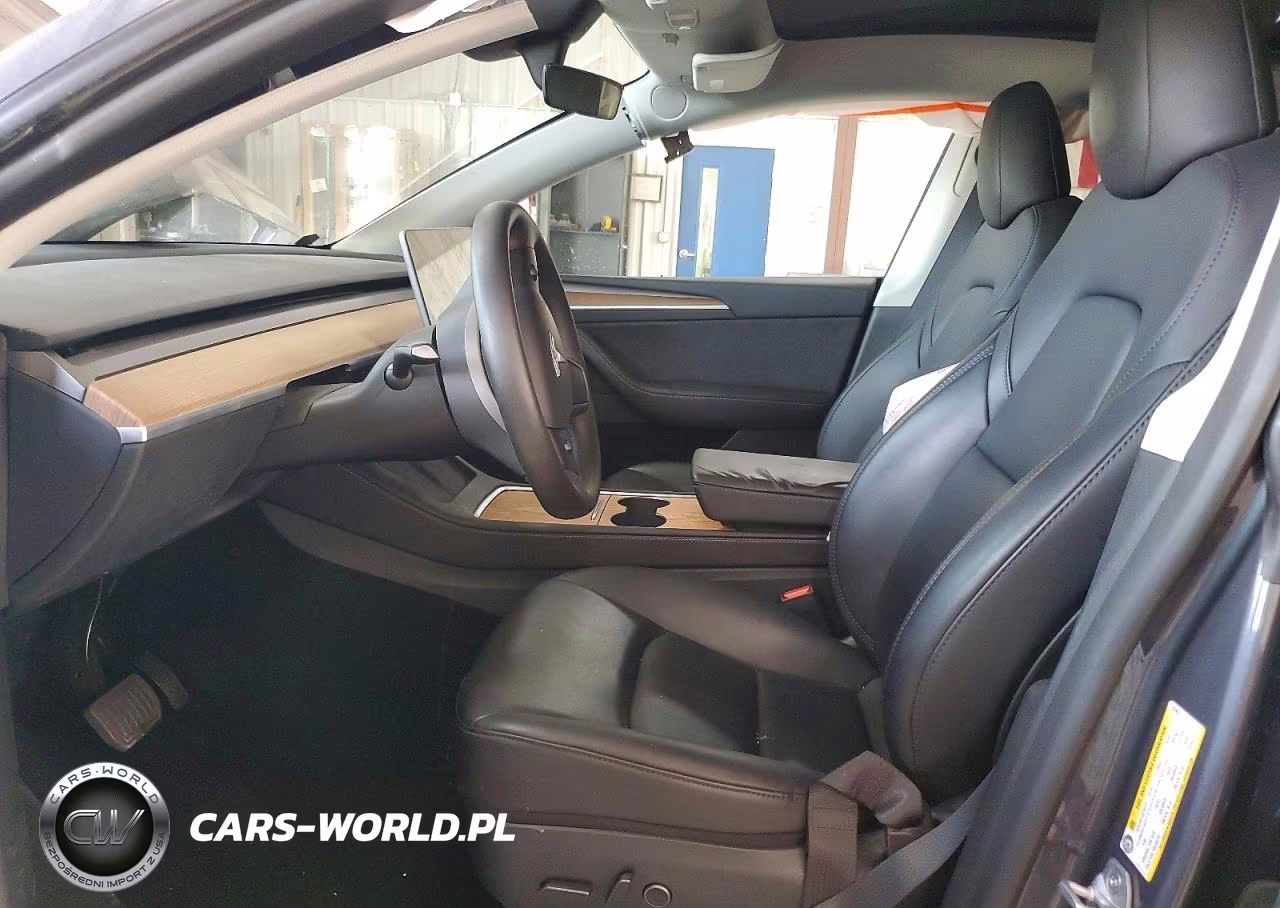 2023 Tesla Model Y VIN:7SAYGAEE8PF967463 - 7