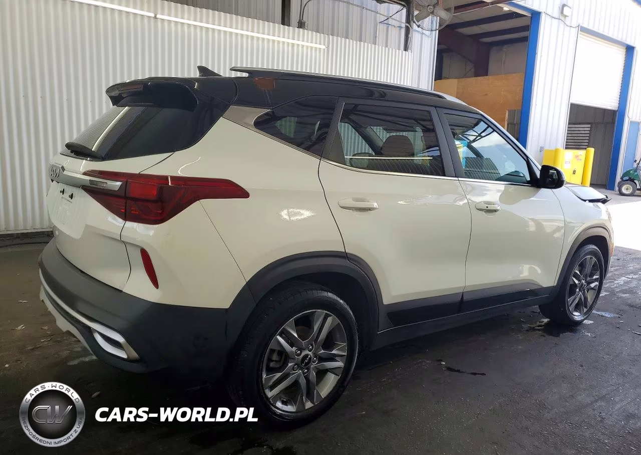 2023 Kia Seltos S VIN:KNDEU2AAXP7360360 - 3