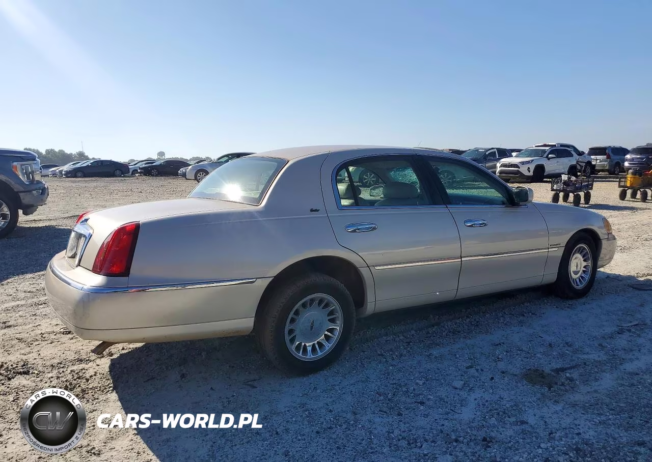 1999 Lincoln Town Car Cartier VIN:1LNHM83W7XY706718 - 3