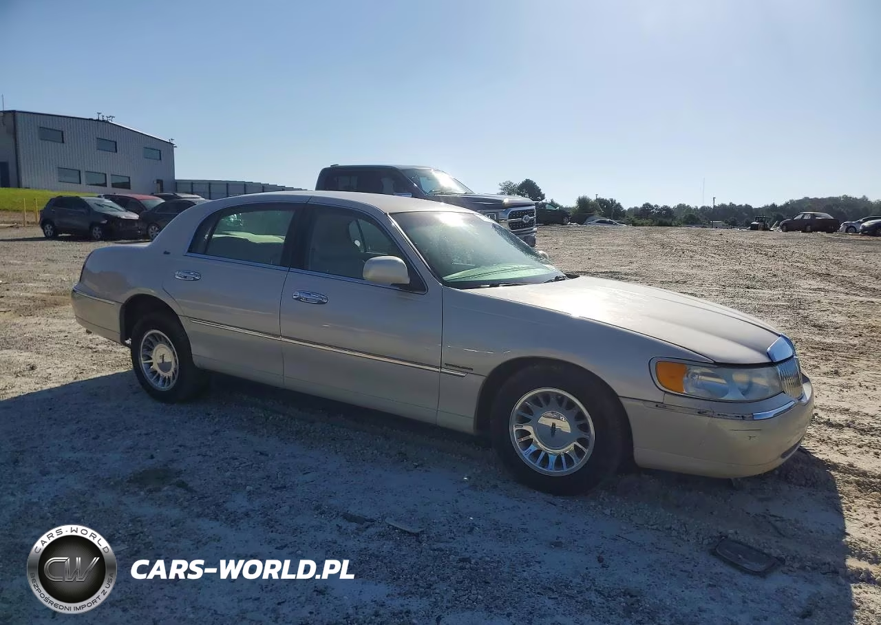 1999 Lincoln Town Car Cartier VIN:1LNHM83W7XY706718 - 4