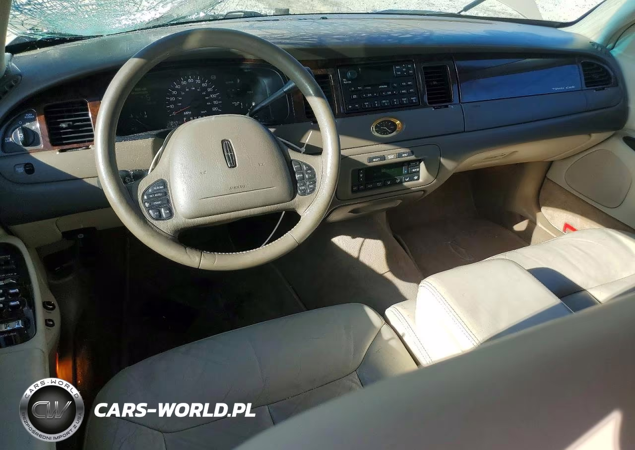 1999 Lincoln Town Car Cartier VIN:1LNHM83W7XY706718 - 8