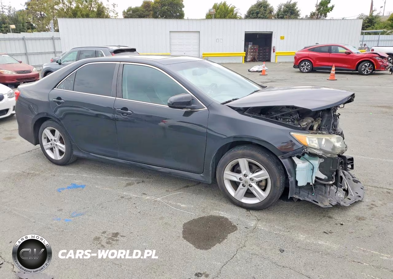 2014 Toyota Camry Se VIN:4T1BF1FKXEU829370 - 4