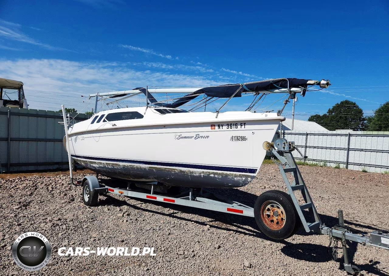 2000 Hunter Sail Boat