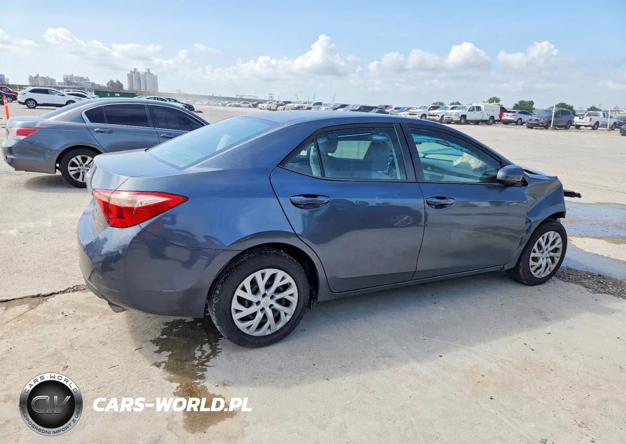 2017 Toyota Corolla Le VIN:5YFBURHE1HP707627 - 3