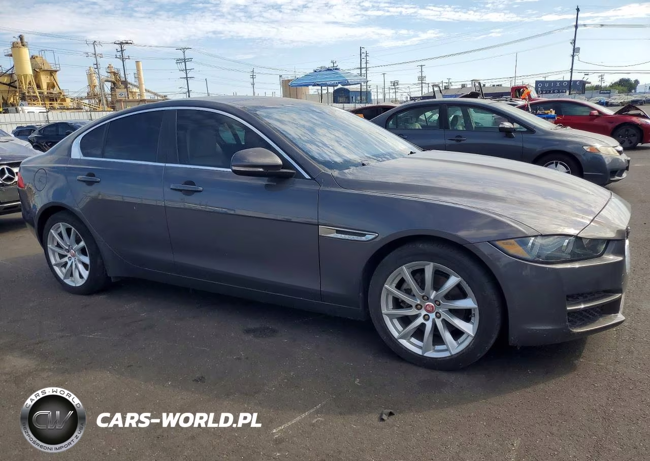 2017 Jaguar Xe Prestige VIN:SAJAE4BN7HA951311 - 4