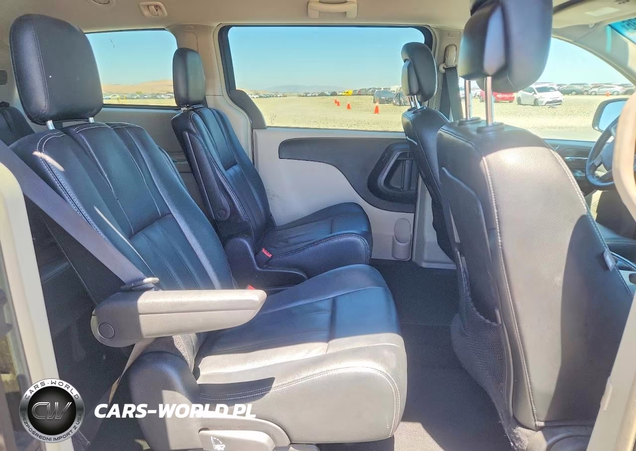 2016 Chrysler Town & Country Touring VIN:2C4RC1BG4GR173485 - 11