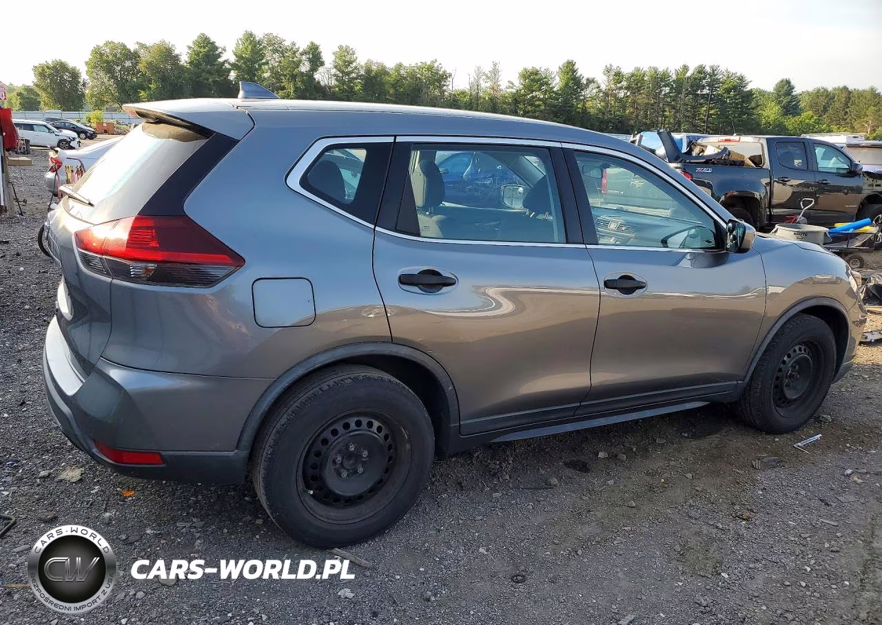 2018 Nissan Rogue S VIN:KNMAT2MT2JP582722 - 3