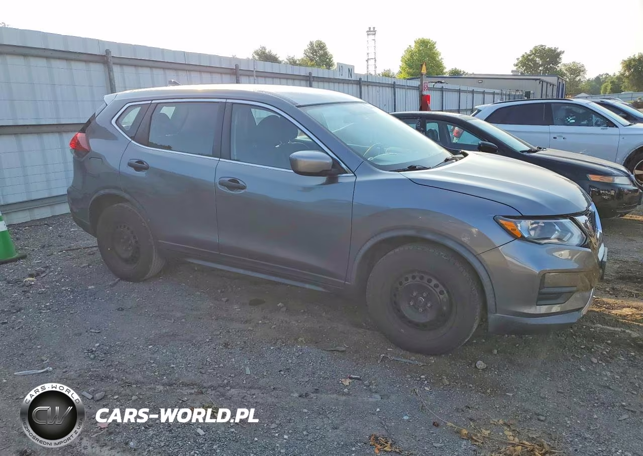 2018 Nissan Rogue S VIN:KNMAT2MT2JP582722 - 4