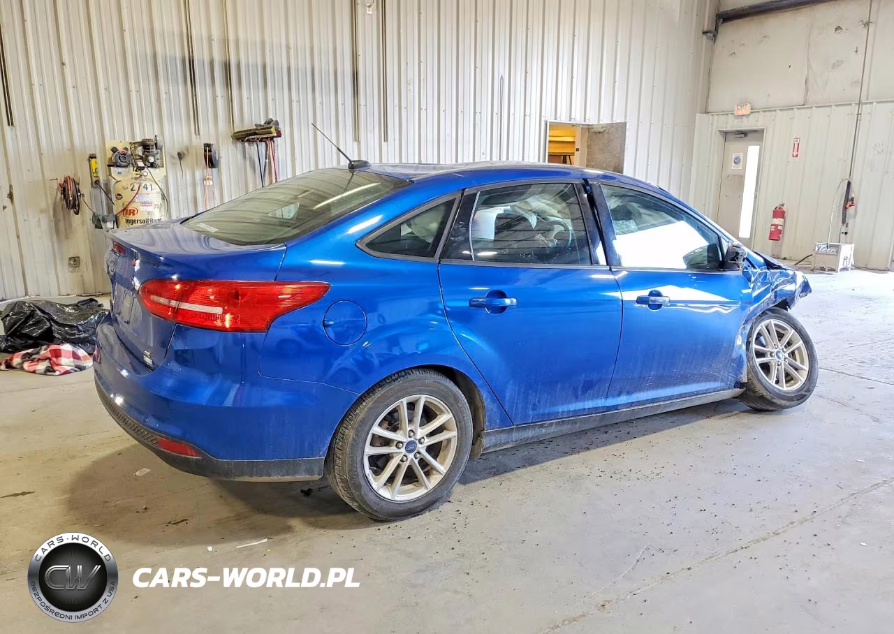 2018 Ford Focus Se VIN:1FADP3FE2JL239539 - 3