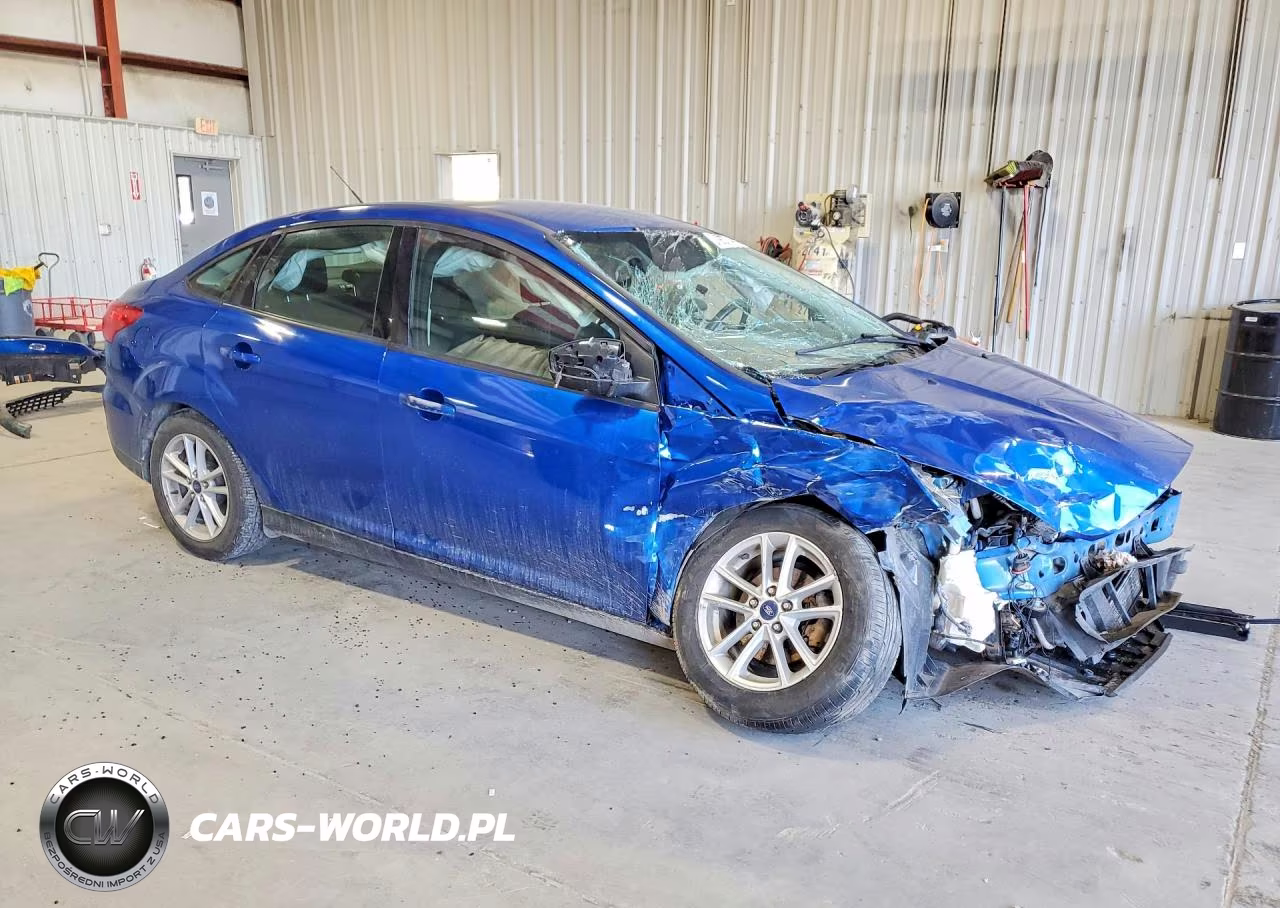 2018 Ford Focus Se VIN:1FADP3FE2JL239539 - 4